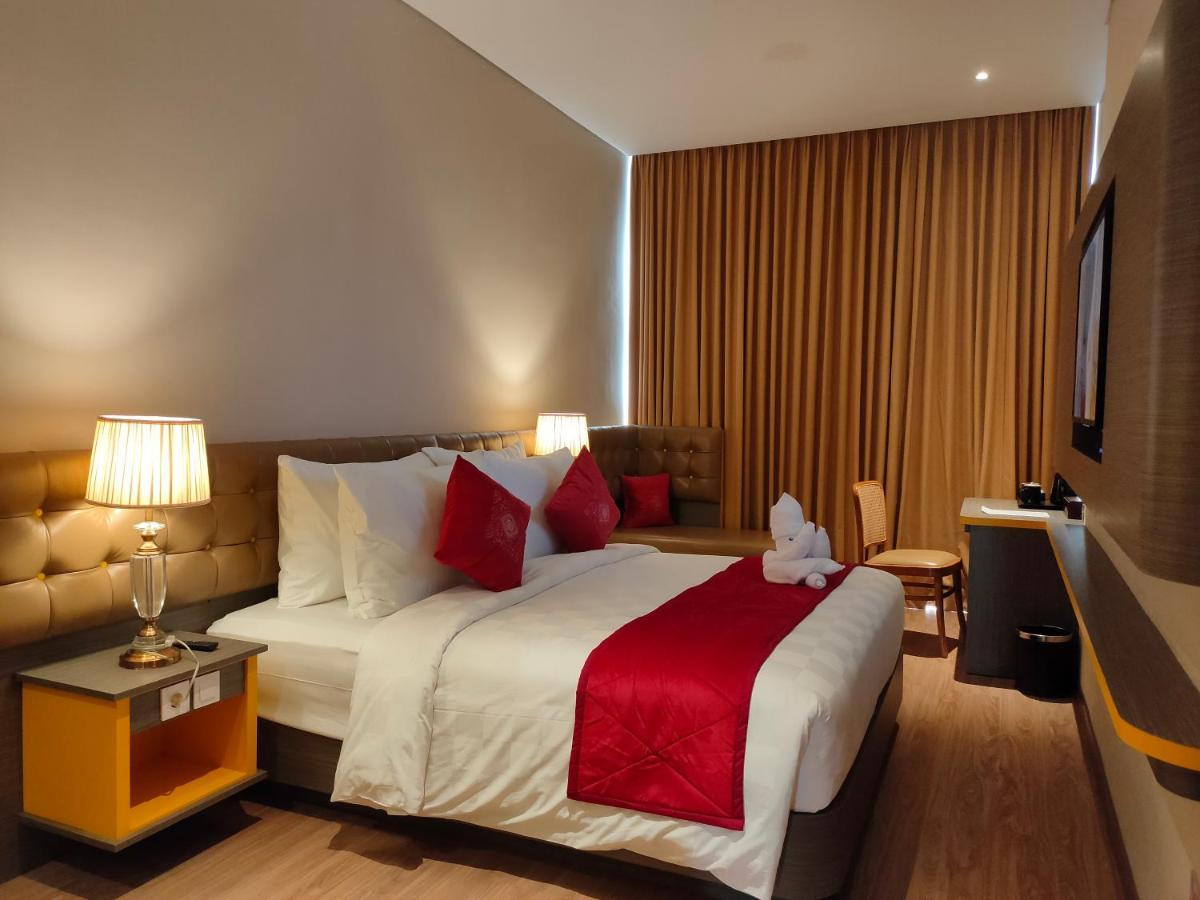 מלון סלמן Ramada By Wyndham Yogyakarta מראה חיצוני תמונה