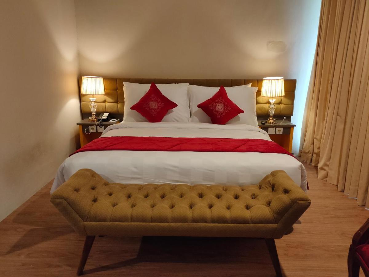 מלון סלמן Ramada By Wyndham Yogyakarta מראה חיצוני תמונה