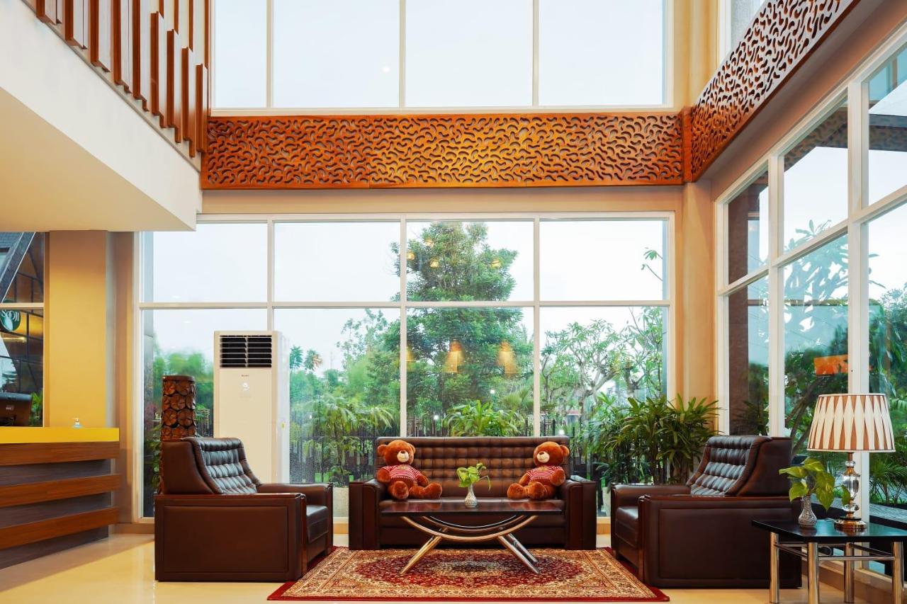 מלון סלמן Ramada By Wyndham Yogyakarta מראה חיצוני תמונה