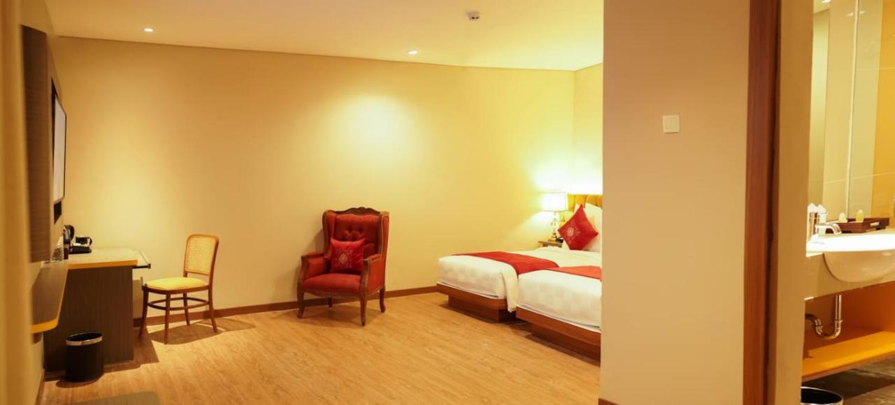 מלון סלמן Ramada By Wyndham Yogyakarta מראה חיצוני תמונה