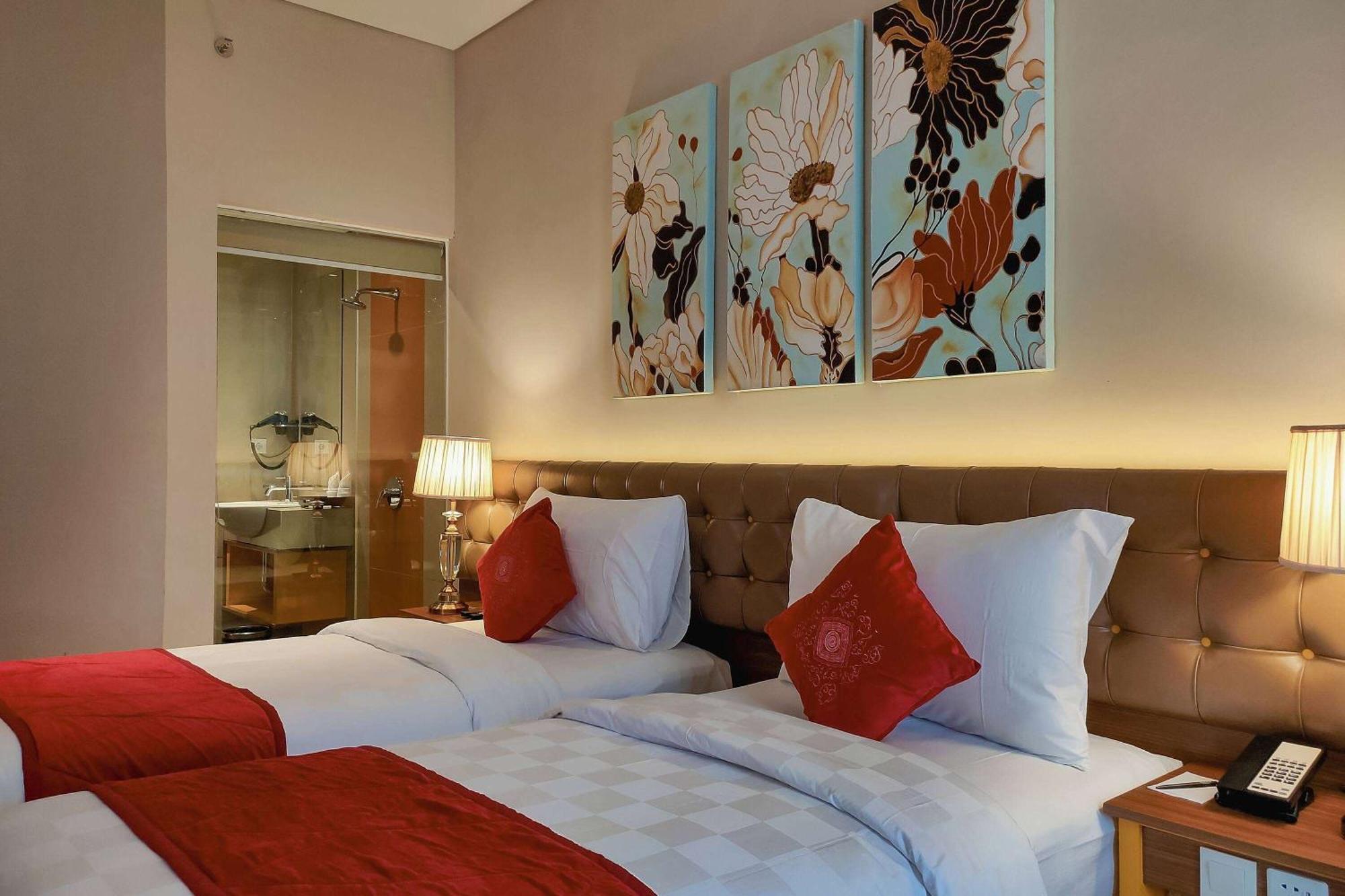 מלון סלמן Ramada By Wyndham Yogyakarta מראה חיצוני תמונה