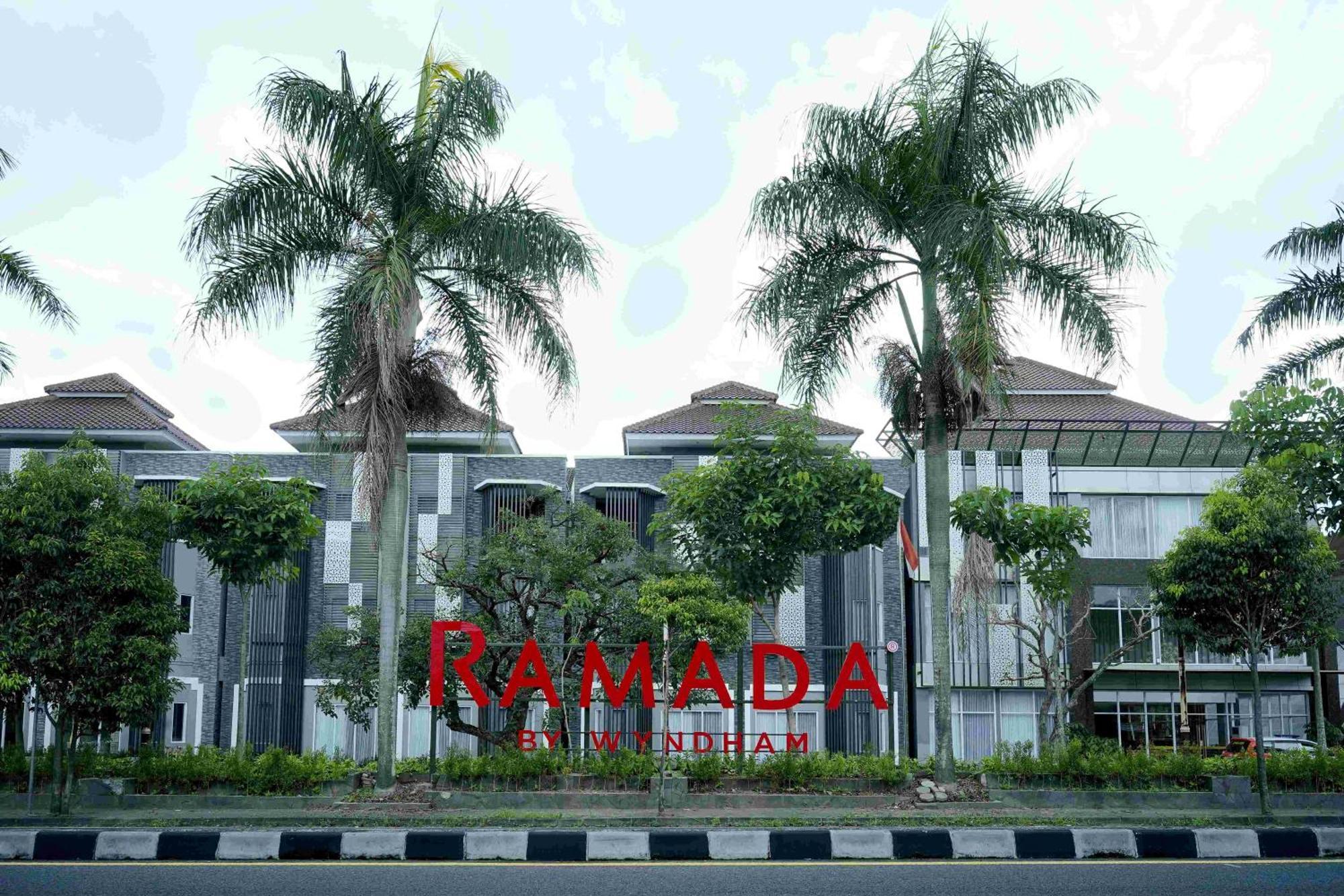 מלון סלמן Ramada By Wyndham Yogyakarta מראה חיצוני תמונה