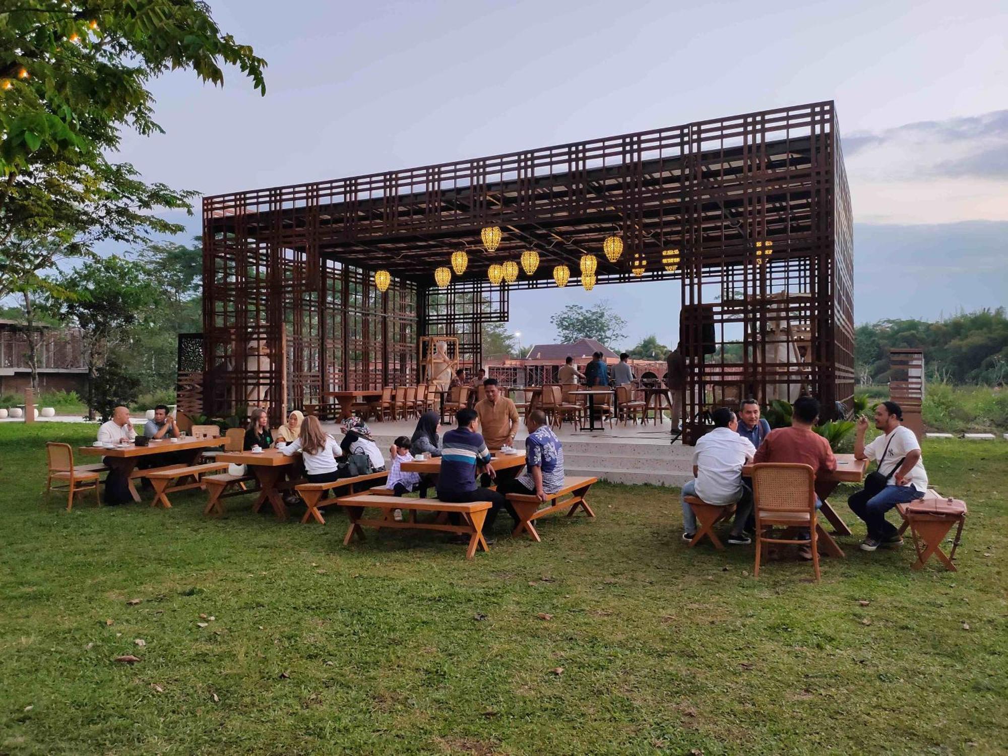 מלון סלמן Ramada By Wyndham Yogyakarta מראה חיצוני תמונה