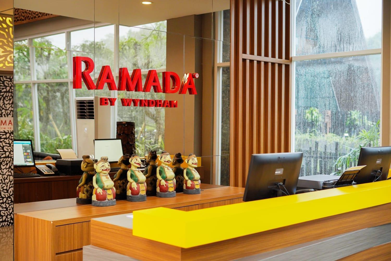 מלון סלמן Ramada By Wyndham Yogyakarta מראה חיצוני תמונה