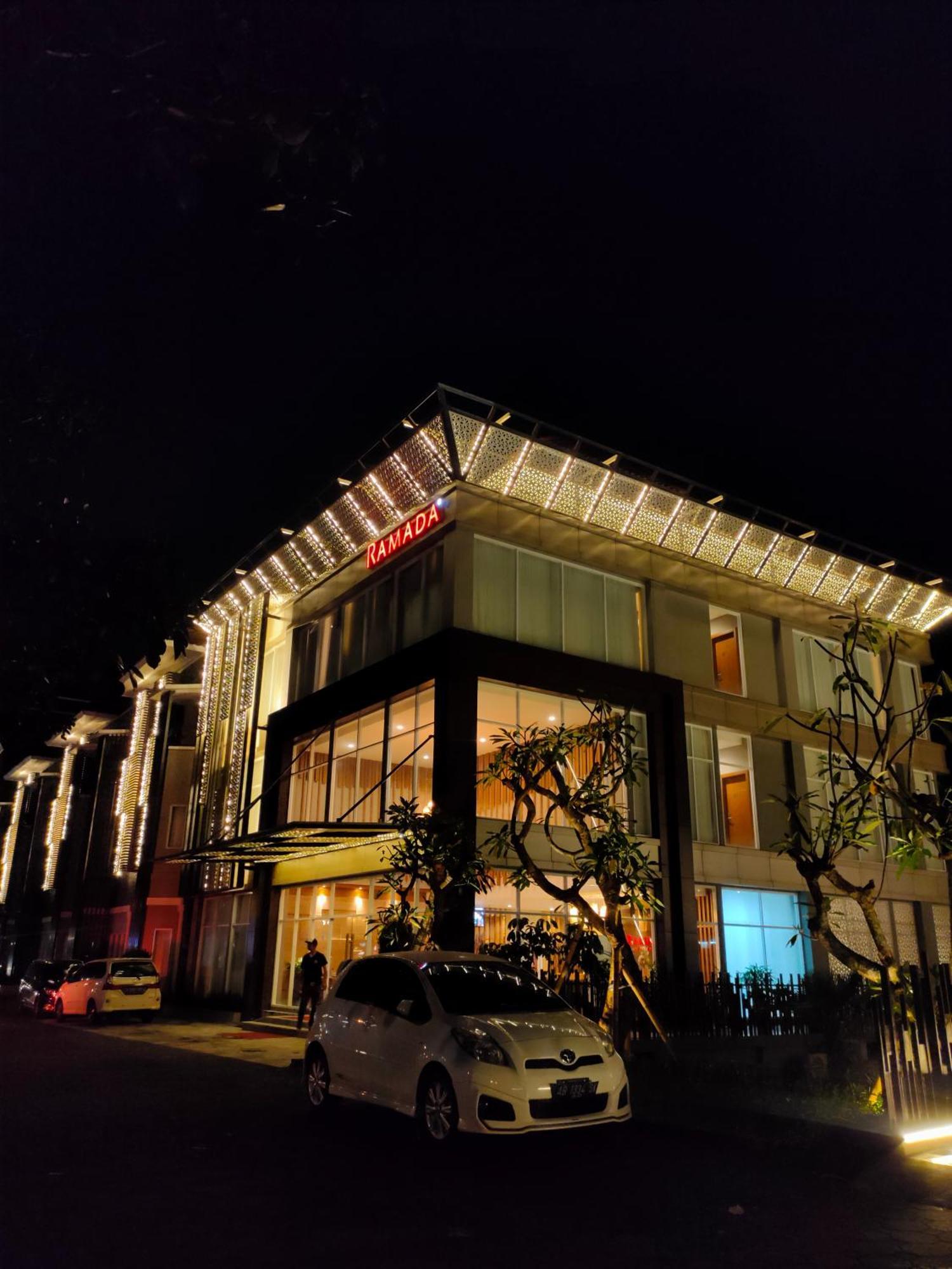 מלון סלמן Ramada By Wyndham Yogyakarta מראה חיצוני תמונה